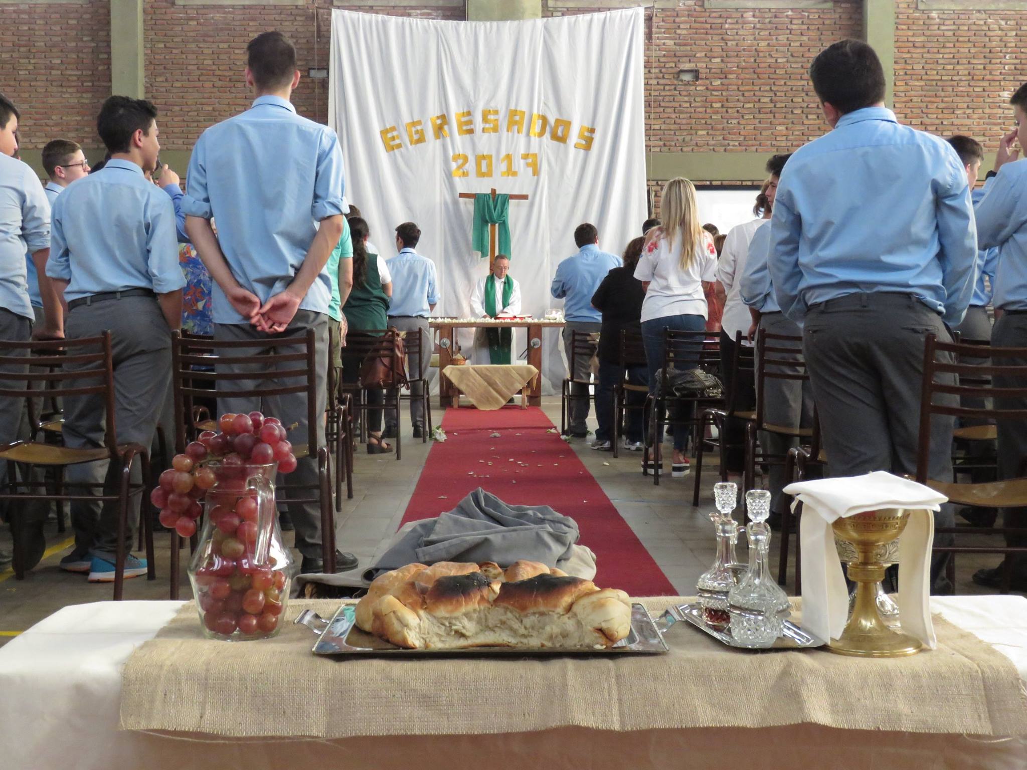 Misa de egresados 2017 en el gimnasio de la escuela